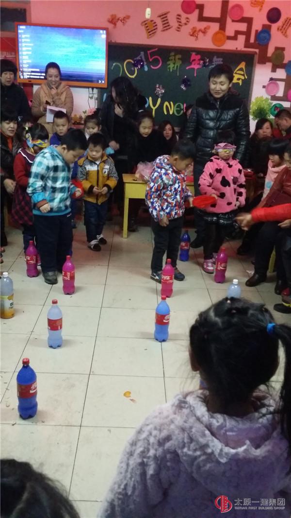 欢欢喜喜迎新年