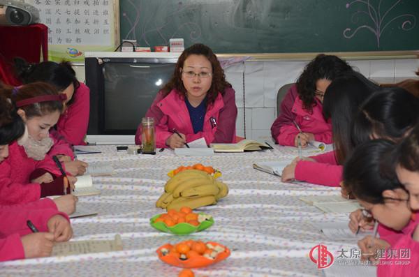 幼儿园召开2014年新学期园务会
