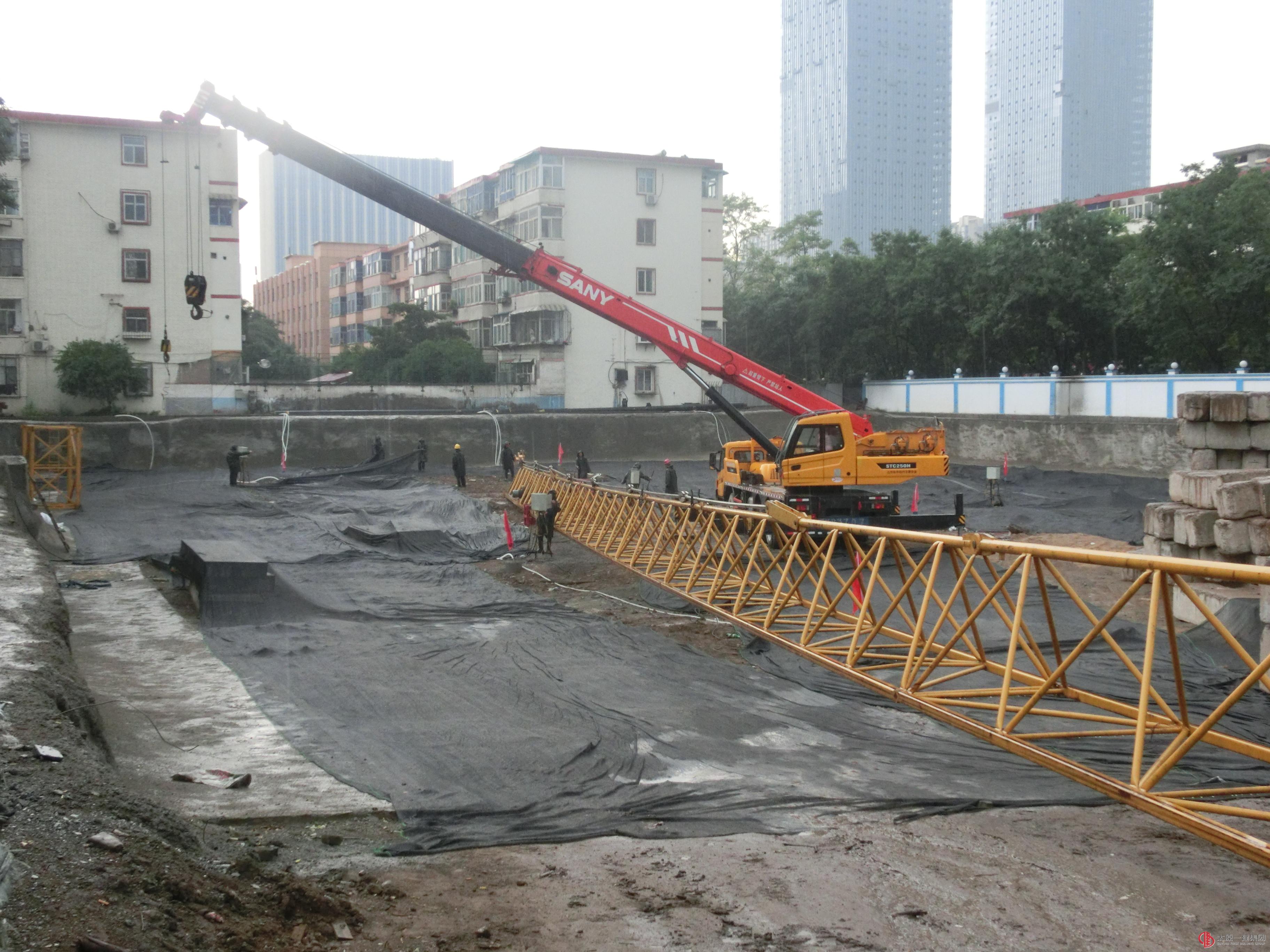 市委督导小组到育英中学校新校建设项目部检查扬尘治理